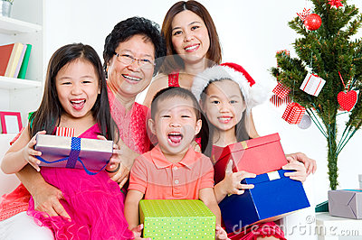 CHRISTMAS ASIAN FAMILY 1