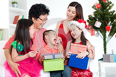 CHRISTMAS ASIAN FAMILY 2